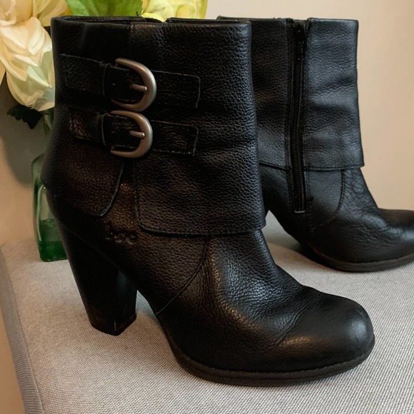 BORN B.O.C. Black Leather Ankle Boots with Buckles Size 6.5